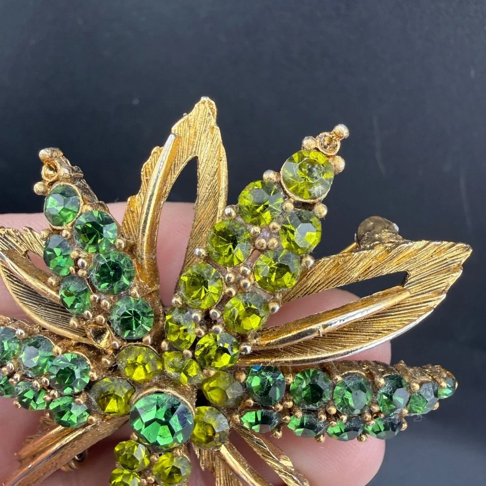 Vintage Rhinestone Brooch Gold Tone Green Sparkle READ
